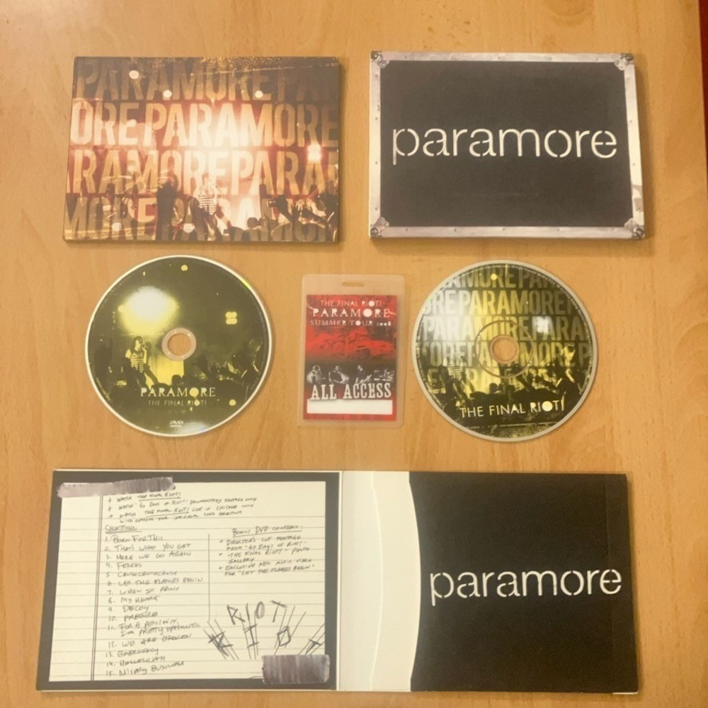 Paramore The Final Riot! Road Case Set Limited Edition DVD CD Book RARE - Picture 4 of 7